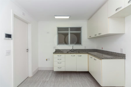 Casa à venda com 4 quartos, sendo 2 suítes, no condomínio Stephanie, São Paulo - SP
