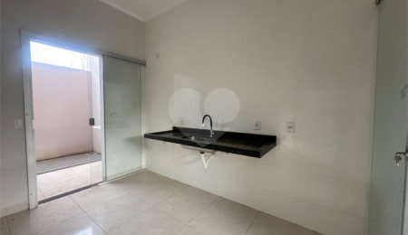 Casa à venda com 3 quartos, sendo 1 suíte,  em Ipê, Três Lagoas, MS