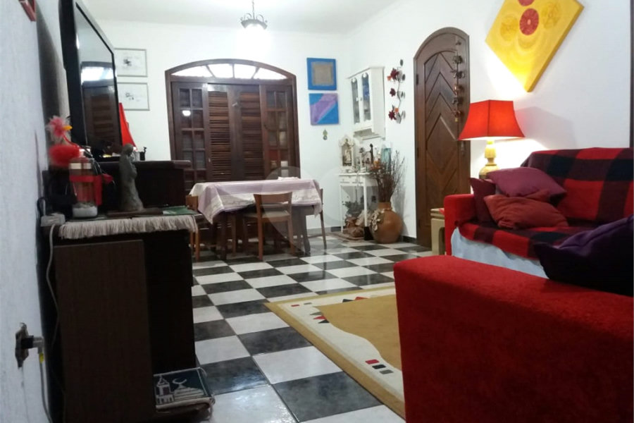 Sobrado à venda com 4 quartos, sendo 1 suíte, em Tremembé, São Paulo, SP