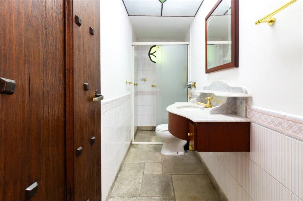 Sobrado à venda com 4 quartos, sendo 2 suítes,  em Alto de Pinheiros, São Paulo, SP