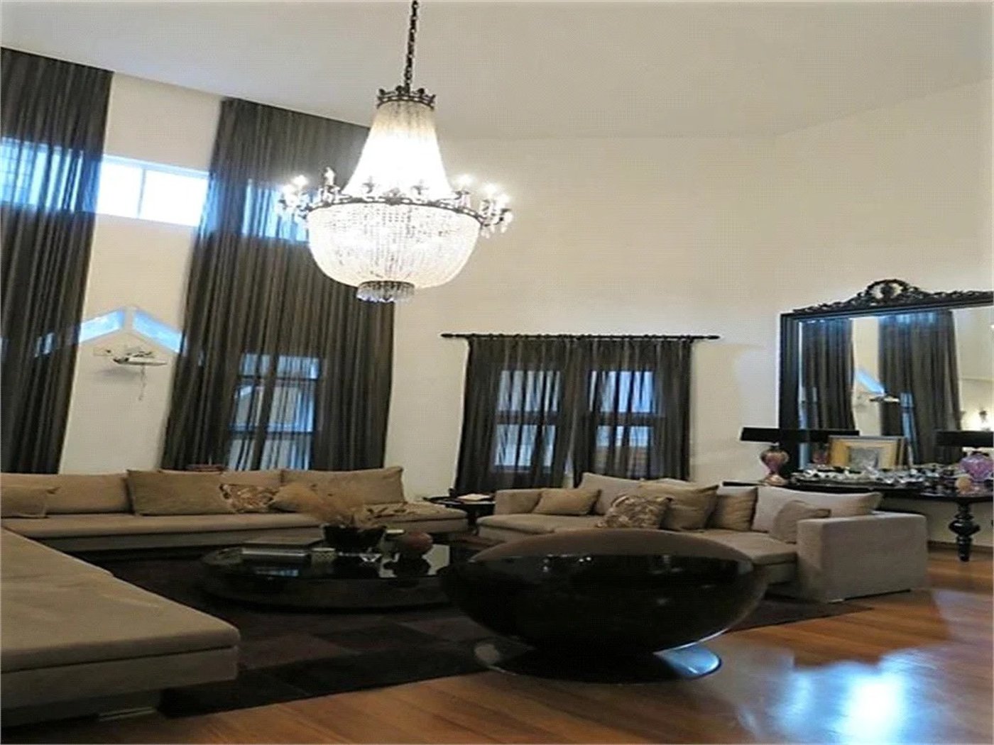 Casa à venda com 4 quartos, sendo 3 suítes,  em Morumbi, São Paulo, SP