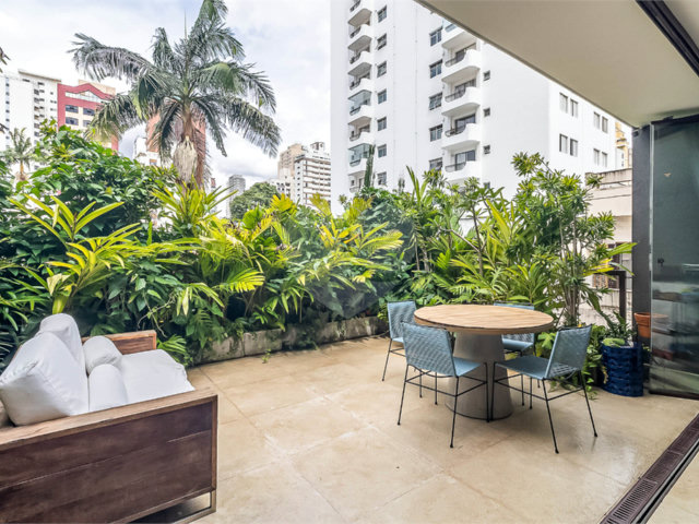 Casa de Vila à venda com 4 quartos, sendo 3 suítes,  em Vila Nova Conceição, São Paulo, SP