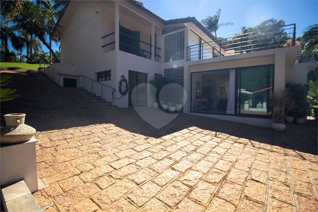 Casa à venda com 4 suítes no condomínio Sítio Primavera, São Roque - SP