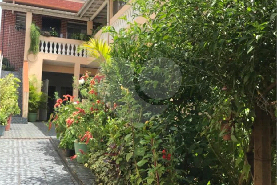 Sobrado à venda com 10 quartos, sendo 2 suítes, em Pirituba, São Paulo, SP