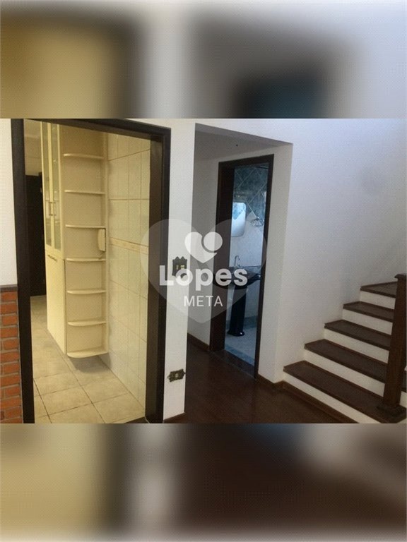 Casa à venda com 3 quartos, sendo 1 suíte, no condomínio Eldourado, São José dos Campos - SP