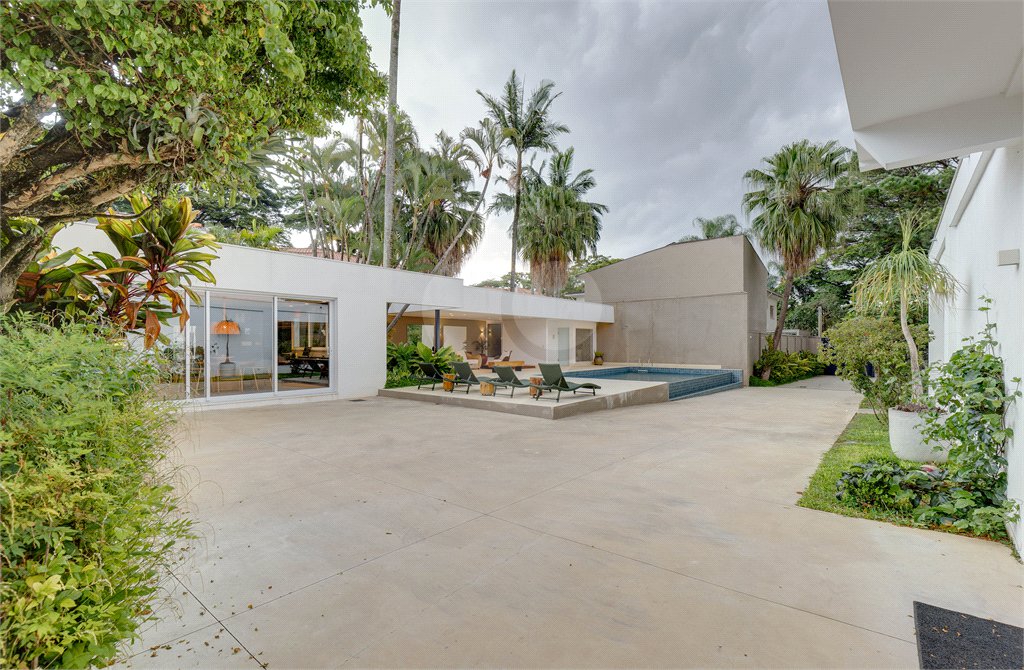 Casa Térrea à venda ou para alugar com 4 suítes em Alto da Boa Vista, São Paulo, SP