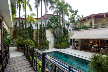 Casa à venda com 5 suítes em Jardim Cordeiro, São Paulo, SP