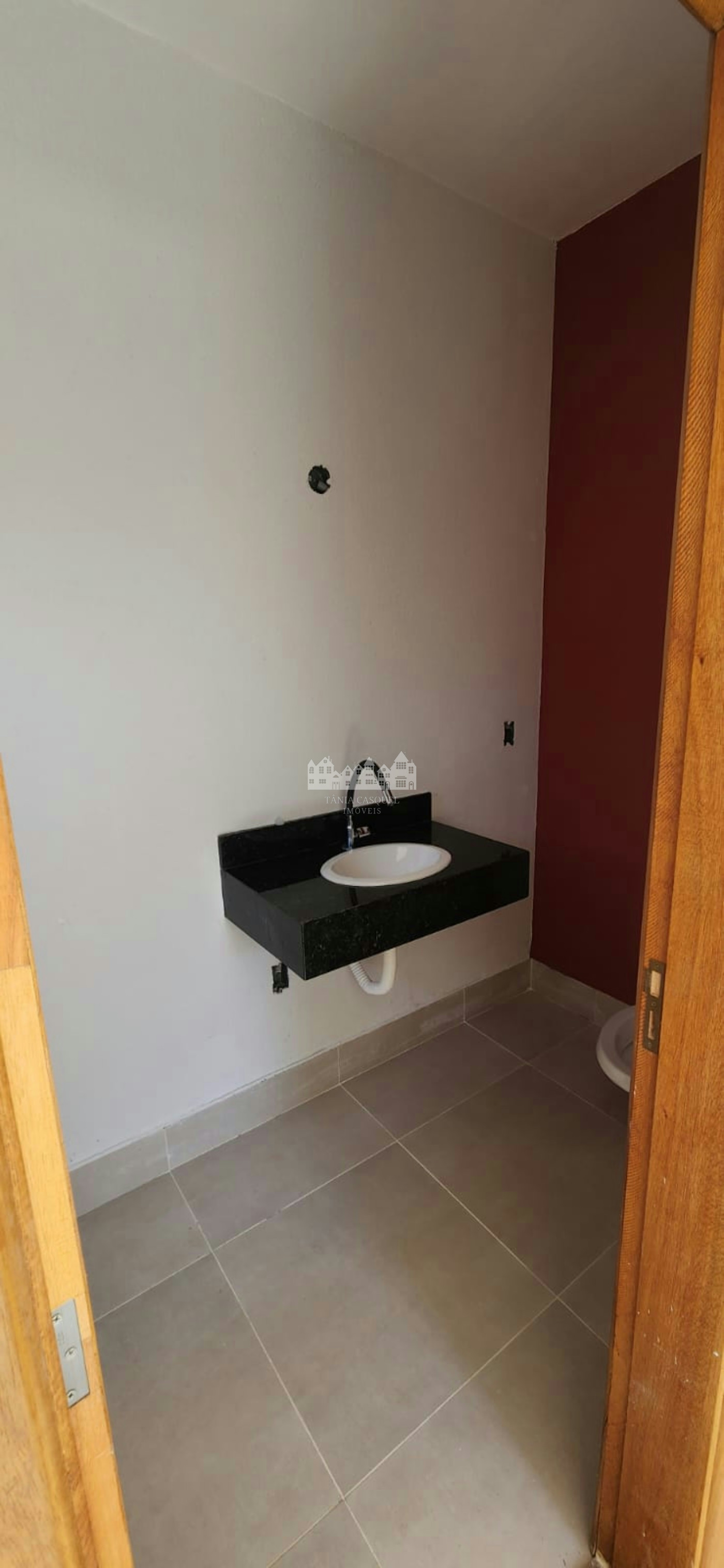 Casa à venda ou para alugar com 2 suítes no condomínio Serra Verde, Atibaia - SP