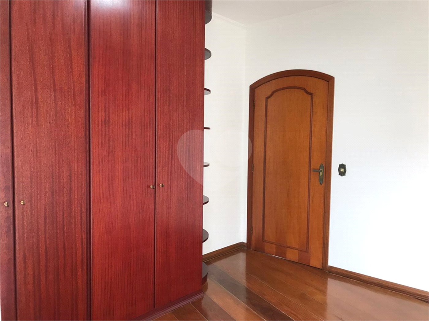 Sobrado à venda com 4 quartos, sendo 3 suítes, em Alto da Boa Vista, São Paulo, SP