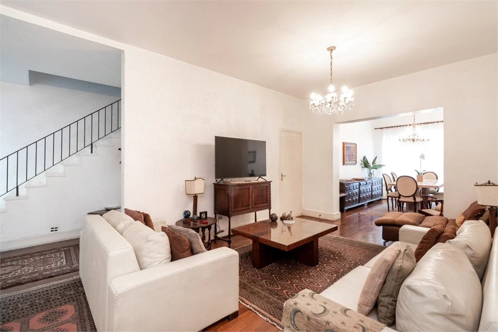 Casa à venda com 3 quartos, sendo 1 suíte, em Pinheiros, São Paulo, SP