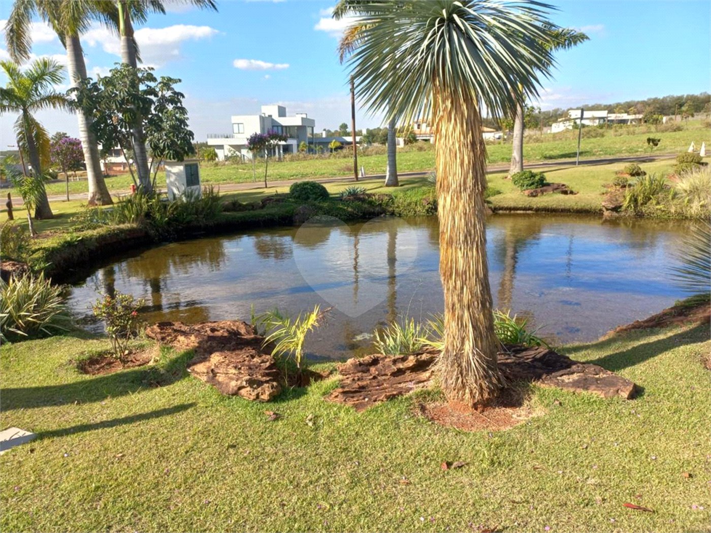 Terreno no Condomínio Damha Golf.