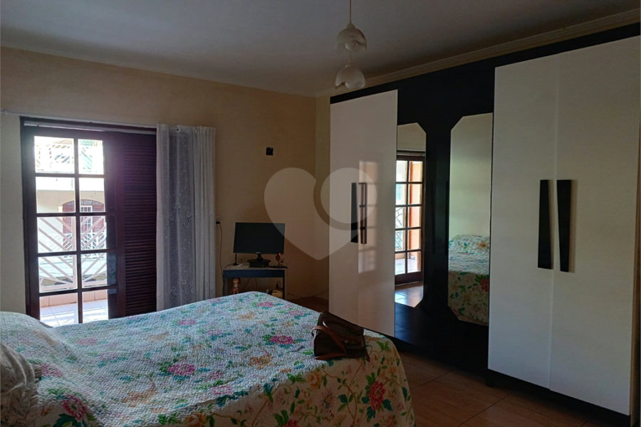Sobrado à venda com 4 quartos, sendo 1 suíte, em Tremembé, São Paulo, SP