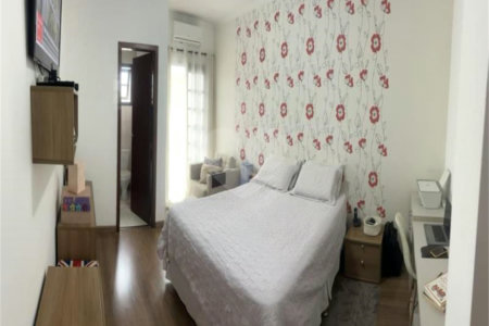 Sobrado à venda com 3 quartos, sendo 1 suíte,  em Vila Marari, São Paulo, SP