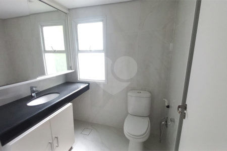 Apartamento à venda com 3 quartos, sendo 1 suíte,  em Vila Andrade, São Paulo, SP