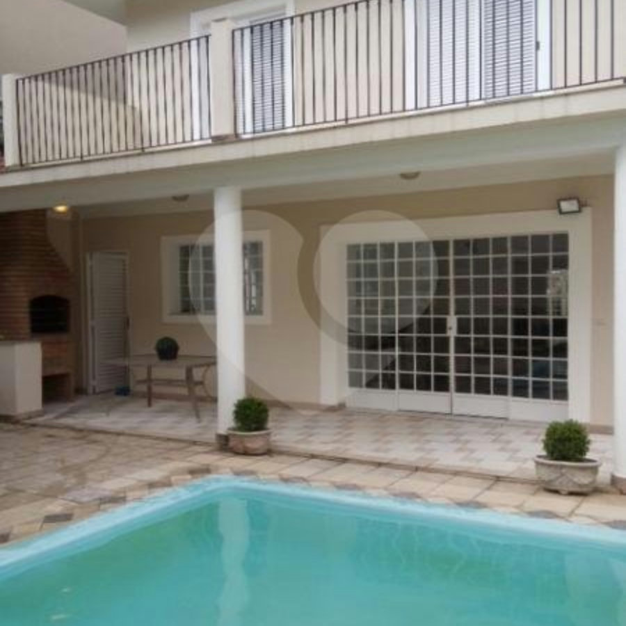 Casa à venda com 4 quartos, sendo 3 suítes, em Jardim Leonor, São Paulo, SP