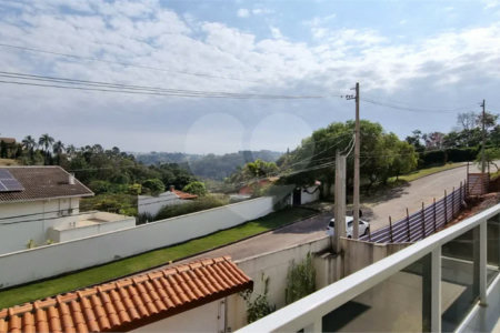 Casa à venda com 3 quartos, sendo 1 suíte, no condomínio Chácaras do Lago, Vinhedo - SP