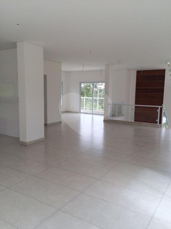 Casa à venda com 4 suítes no condomínio Santa Maria, Cotia - SP