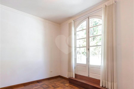 Casa à venda com 4 quartos, sendo 2 suítes, em Vila Morumbi, São Paulo, SP