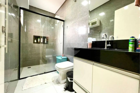 Sobrado à venda com 3 quartos, sendo 1 suíte,  em Residencial Jardim Nathália, Sorocaba, SP