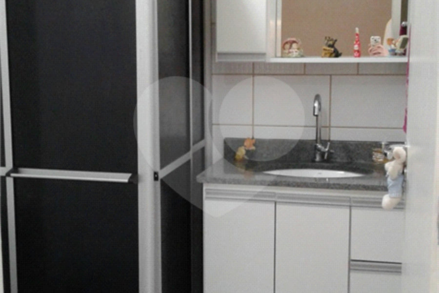 Casa à venda com 5 quartos, sendo 4 suítes, no condomínio Village St. Louis, São Paulo - SP