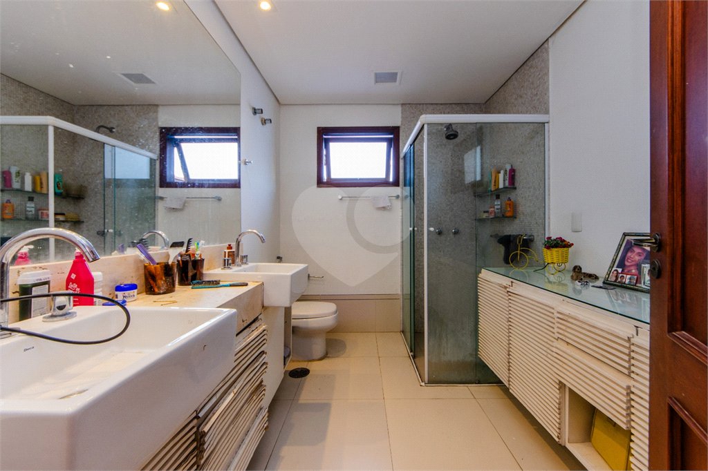 Casa à venda ou para alugar com 4 quartos, sendo 3 suítes,  no condomínio Da Serra, São Paulo - SP