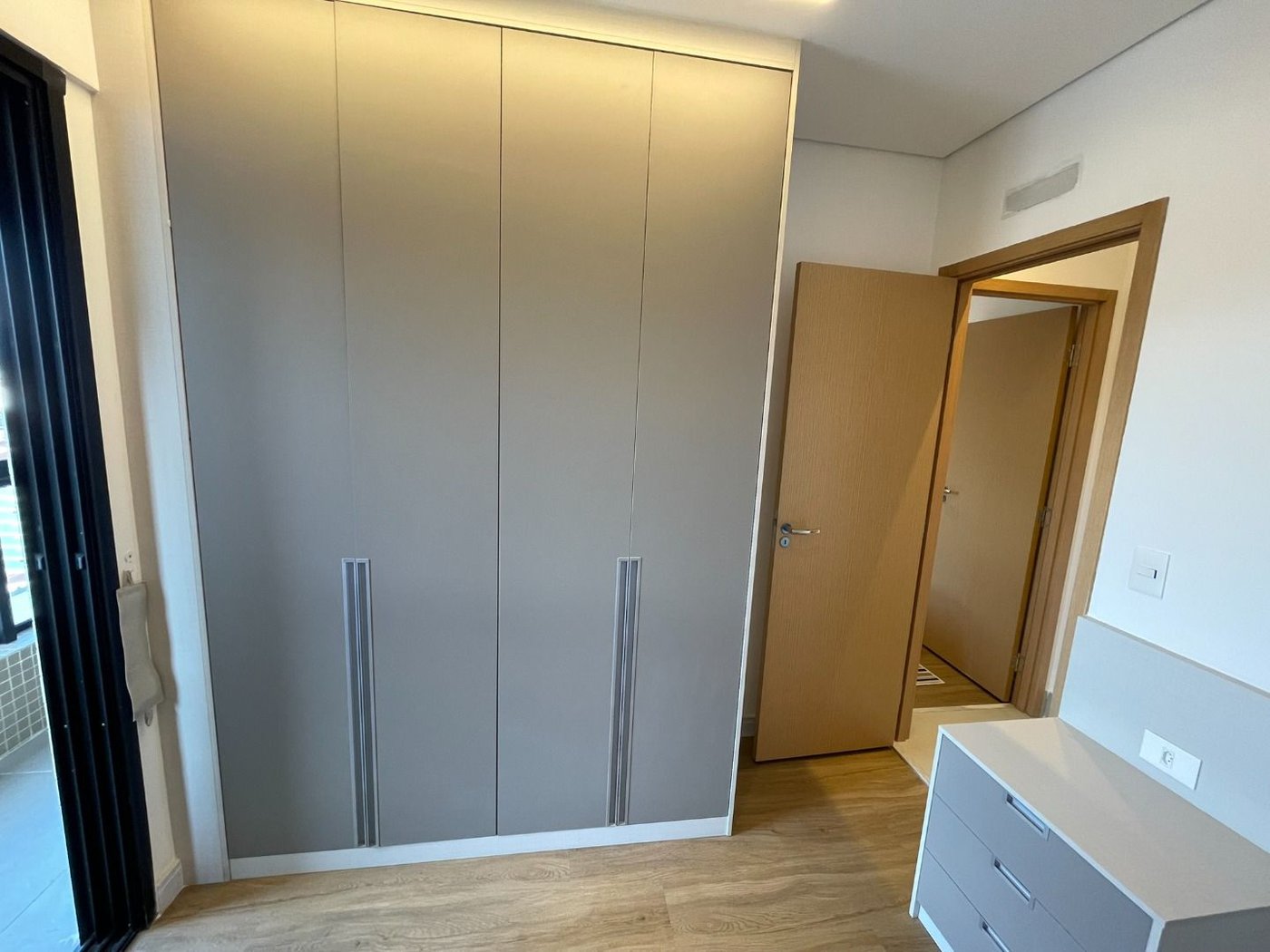 Apartamento 2 dormitórios (1 suíte), porteira fechada, 1 vaga demarcada, no José Menino, Santos