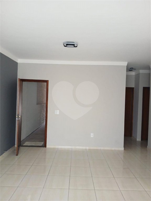 Casa de Vila à venda com 3 quartos, sendo 1 suíte, em Jardim Wanel Ville V, Sorocaba, SP