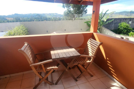 Casa à venda com 4 quartos, sendo 2 suítes, no condomínio Delle Stelle, Louveira - SP