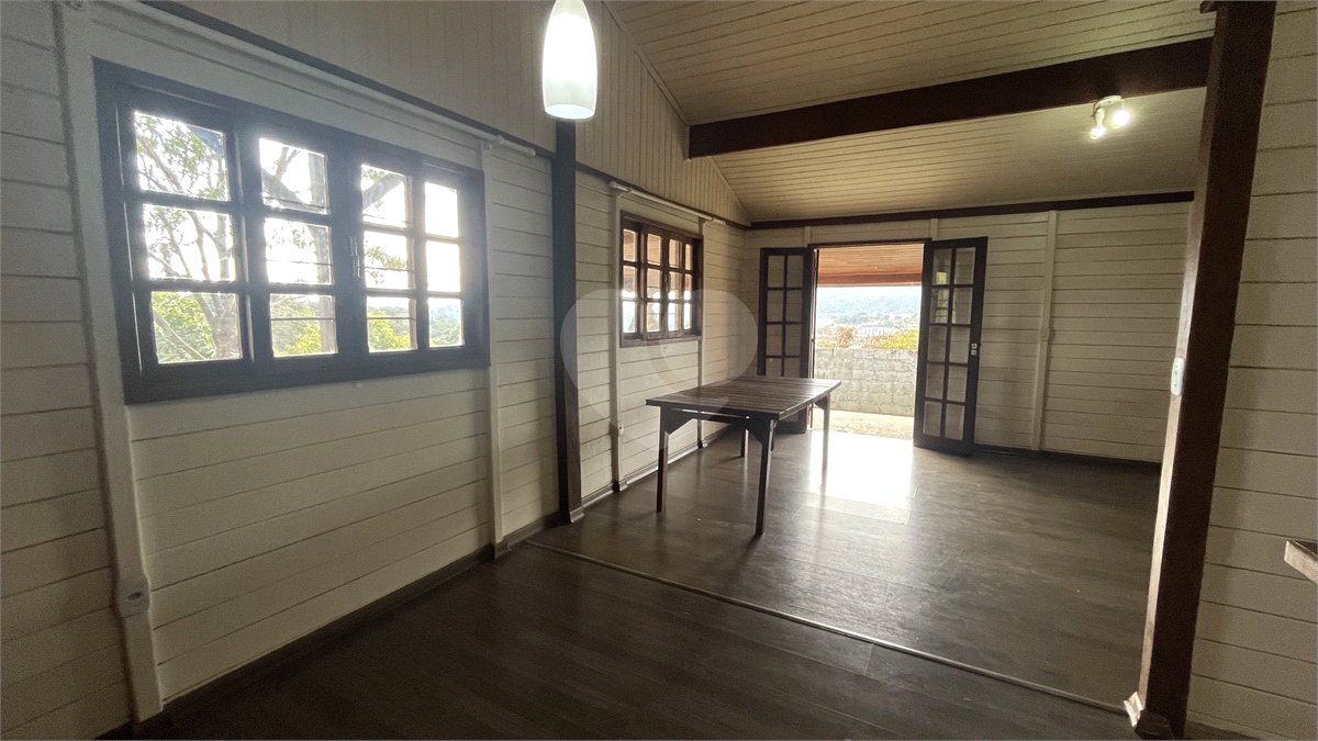 Casa Térrea para alugar com 3 quartos, sendo 1 suíte, em Jardim Estância Brasil, Atibaia, SP