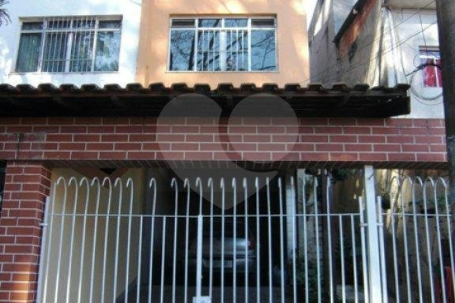 Sobrado à venda com 3 quartos, sendo 1 suíte, em Vila Irmãos Arnoni, São Paulo, SP