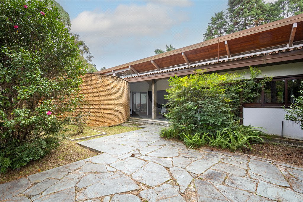 Casa à venda com 3 suítes no condomínio Chácara Flora, São Paulo - SP