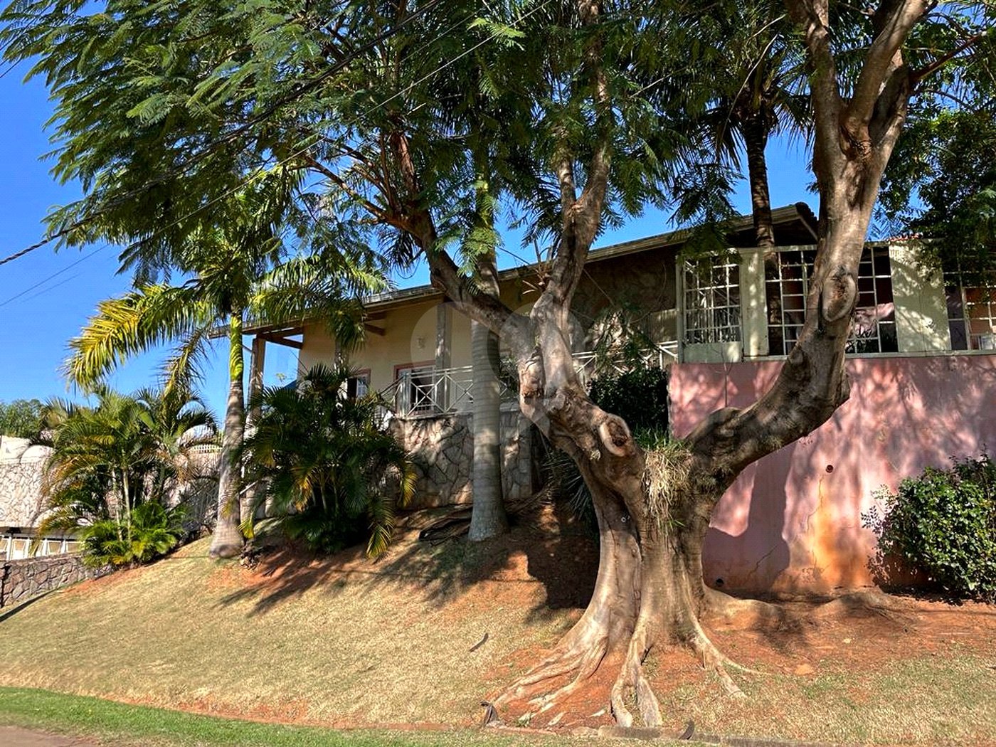Casa à venda com 4 quartos, sendo 3 suítes,  no condomínio Terras de Santa Teresa, Itupeva - SP