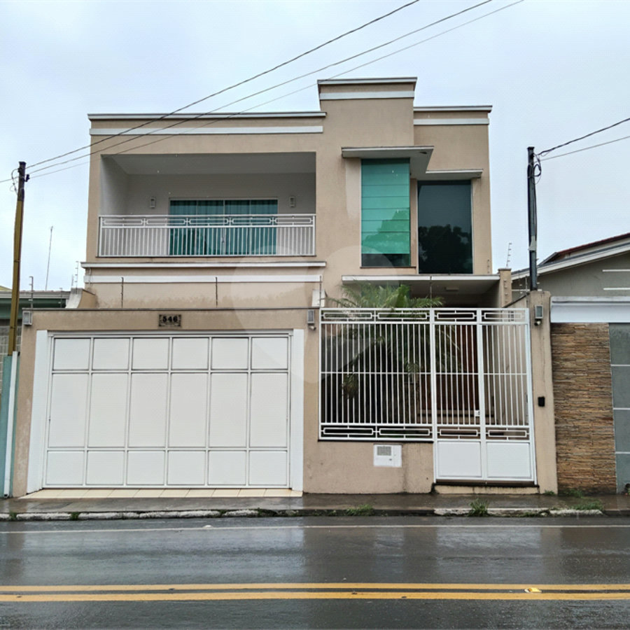 Sobrado à venda com 3 quartos, sendo 2 suítes, em Jardim Itália, Itapetininga, SP