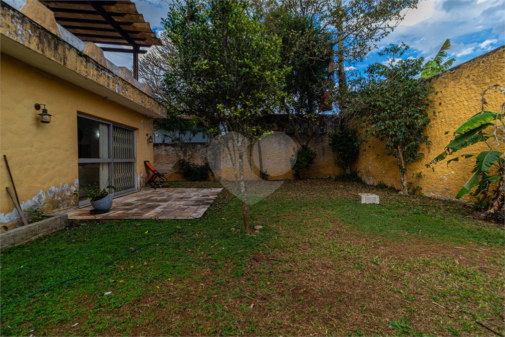 Casa à venda com 3 quartos, sendo 1 suíte, em Interlagos, São Paulo, SP