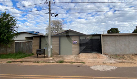 Casa para alugar com 3 quartos, sendo 1 suíte,  em Parque das Aroeiras, Ponta Porã, MS