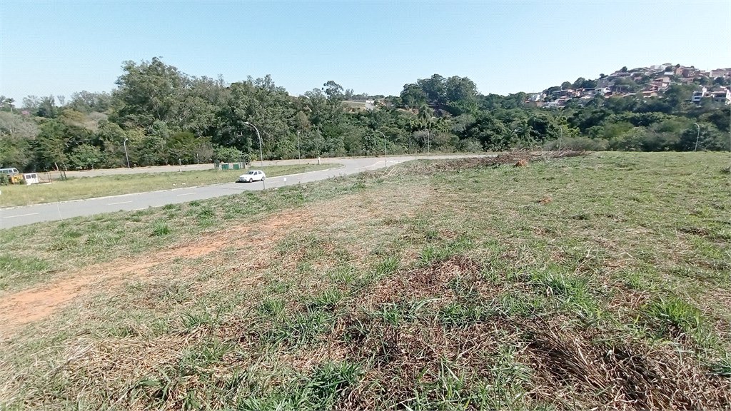 Terreno à venda com 1 suíte em Jardim Portugal, Valinhos, SP