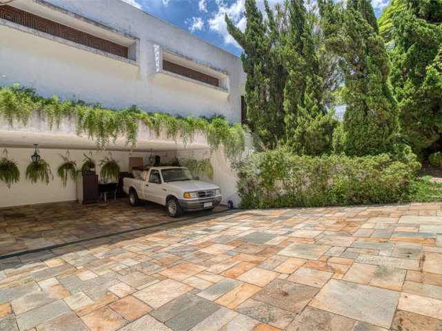 Casa Térrea à venda com 4 suítes em Jardim Cordeiro, São Paulo, SP