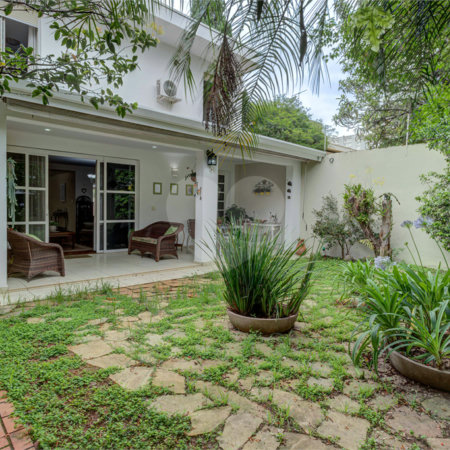 Casa à venda ou para alugar com 4 quartos, sendo 2 suítes, em Ibirapuera, São Paulo, SP