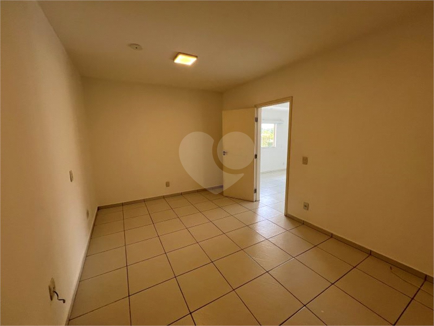 Casa à venda ou para alugar com 4 quartos, sendo 3 suítes, no condomínio Estância Marambaia, Vinhedo - SP