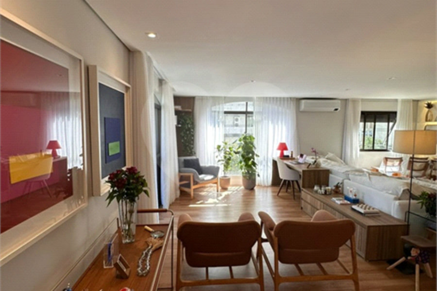 Apartamento para alugar com 3 quartos, sendo 2 suítes, em Moema, São Paulo, SP