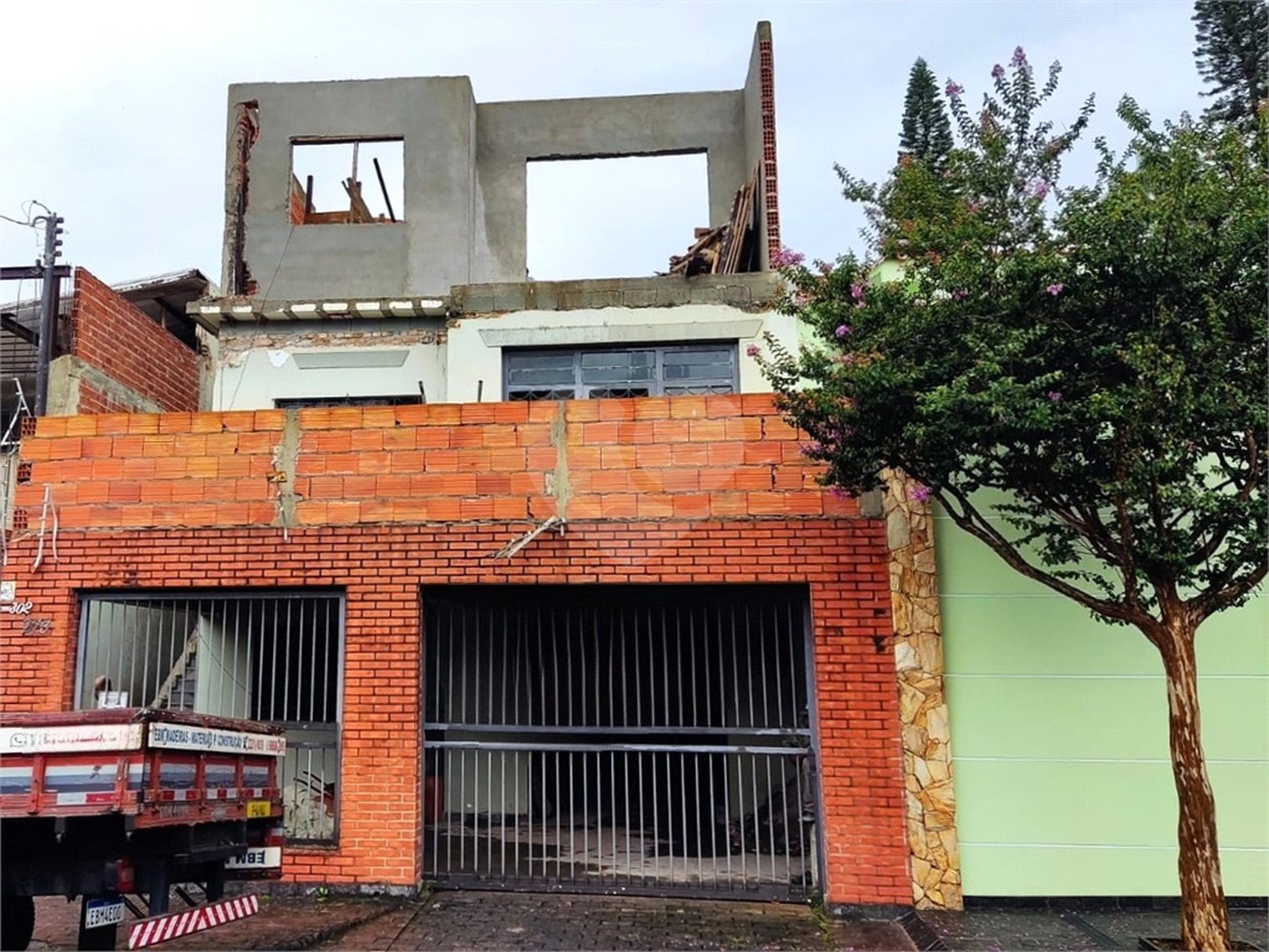 Sobrado à venda com 4 quartos, sendo 2 suítes, em Tremembé, São Paulo, SP