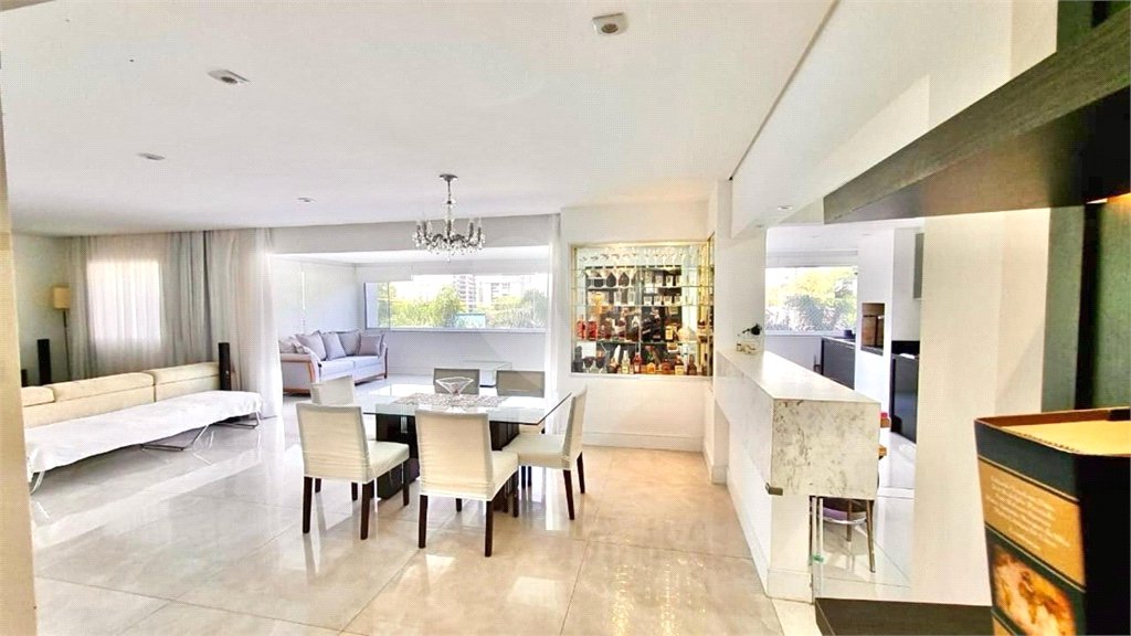 Apartamento à venda com 3 suítes em Vila Romana, São Paulo, SP