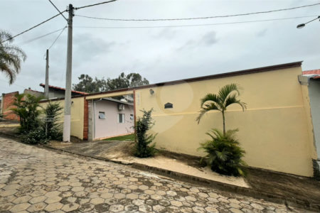 Chácara à venda com 3 quartos, sendo 1 suíte, em Cercadinho, Alambari, SP
