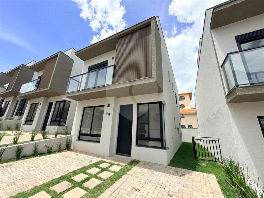 Casa à venda ou para alugar com 3 suítes no condomínio Mont Blanc Village, Vinhedo - SP