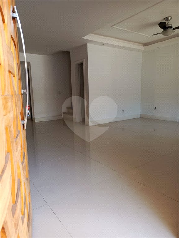 Casa à venda com 4 quartos, sendo 1 suíte, no condomínio Atlantico Sul, Rio de Janeiro - RJ