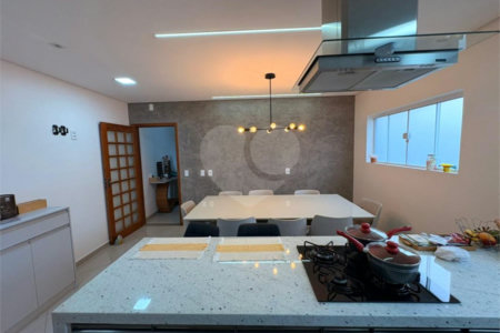 Sobrado à venda com 3 suítes em Vila Milton, Guarulhos, SP