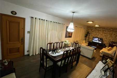 Sobrado à venda com 5 quartos, sendo 1 suíte, em Alto da Boa Vista, São Paulo, SP