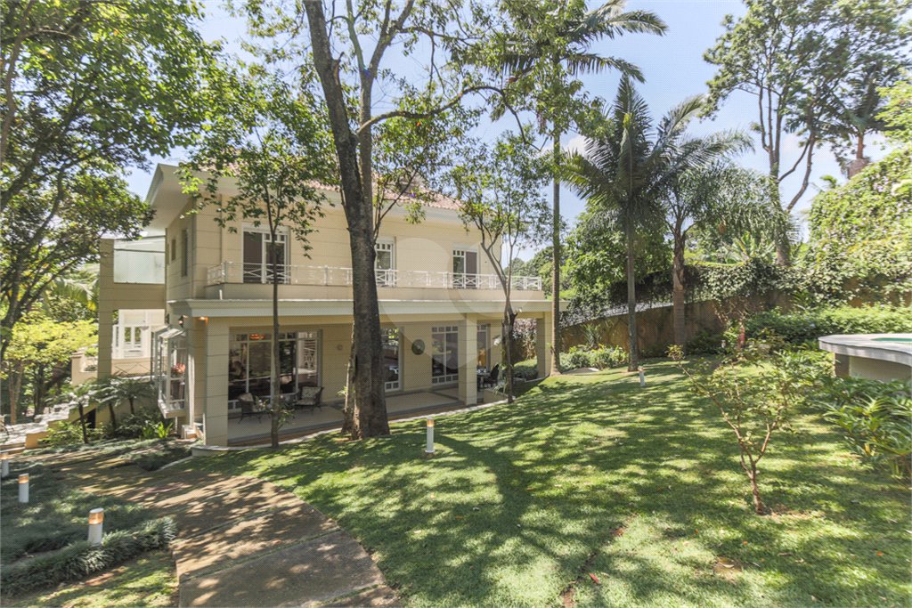 Casa à venda com 5 suítes no condomínio Chácara Flora, São Paulo - SP