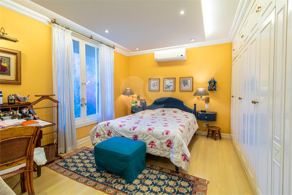 Casa à venda com 3 quartos, sendo 2 suítes, em Interlagos, São Paulo, SP