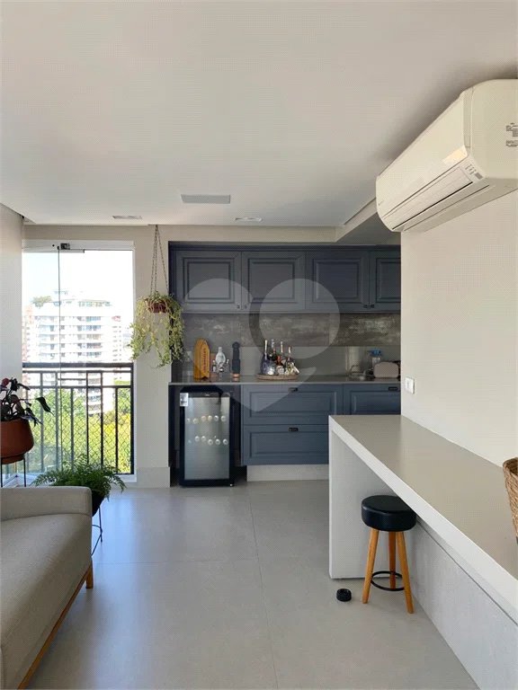 Apartamento de 224m² com 4 dormitórios, 3 suítes, 4 vagas de garagem e deposito